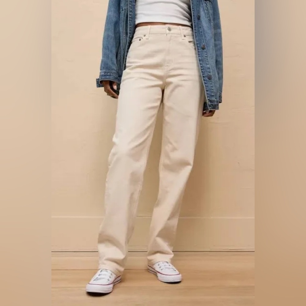 NWT AMERICAN EAGLE Super High Rise Straight leg jeans size women’s 2
